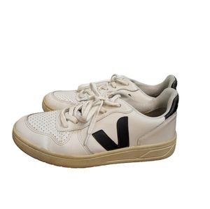 Veja V-10 Sneakers in Black Women's Size 8